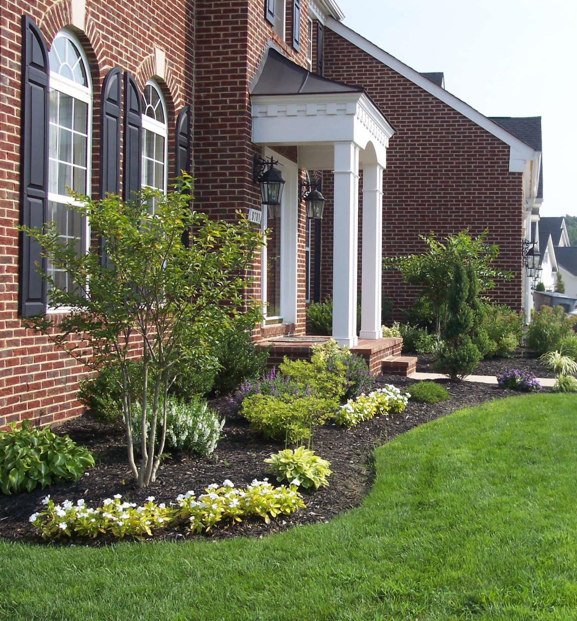 Landscaping Ideas For The Front Of My House 20 Simple But Effective
